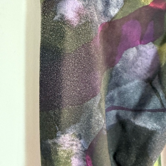 Lululemon Wunder Under Crop Size 4 - Picture 3 of 10